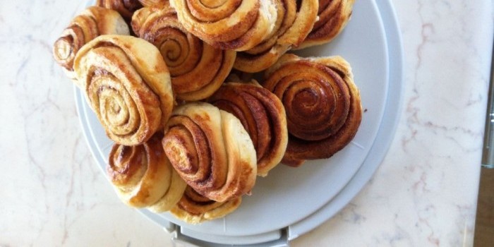 Réaliser un roulé à la cannelle à la main